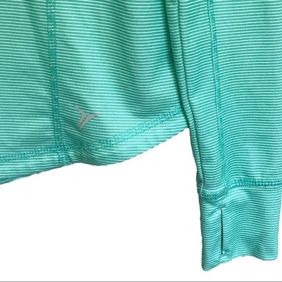 Old Navy Performance 1/4 Zip Pullover - Picture 5 of 6